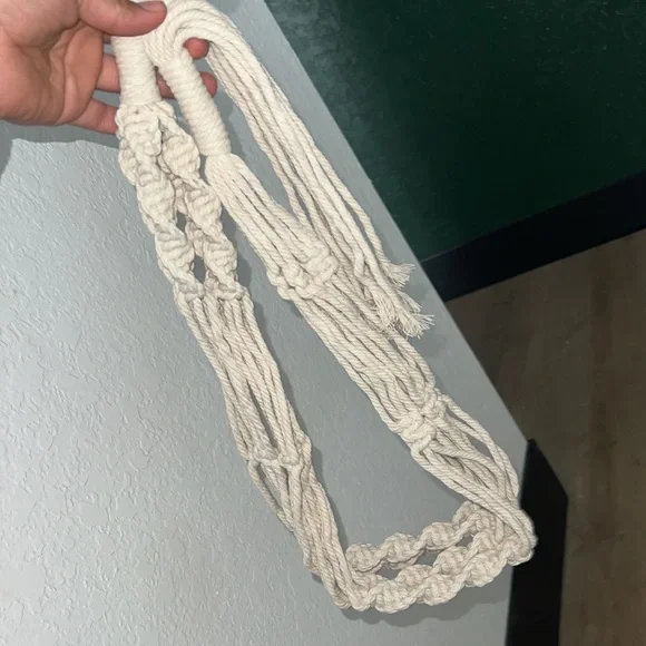 Macrame Plant Hanger with tassel - Picture 6 of 8